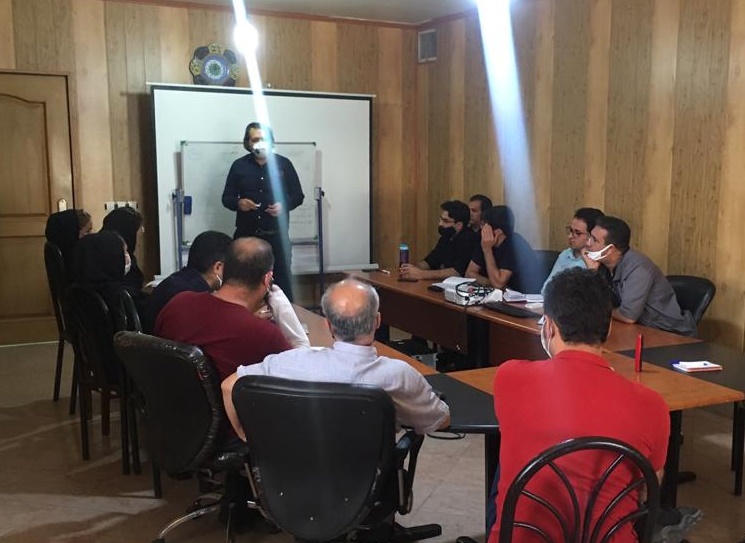 آموزش گزارش نویسی برگزاری دوره اصول گزارش نویسی و اصول گزارش دهی برای مدیران و سرپرستان شرکت دانش بنیان لاما الکترونیک آموزش گزارش دهی