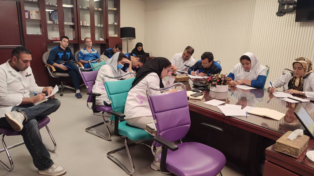 انجام تمرین های آموزشی در ورکشاپ اصول سرپرستی در شرکت داروسازی آنوشا